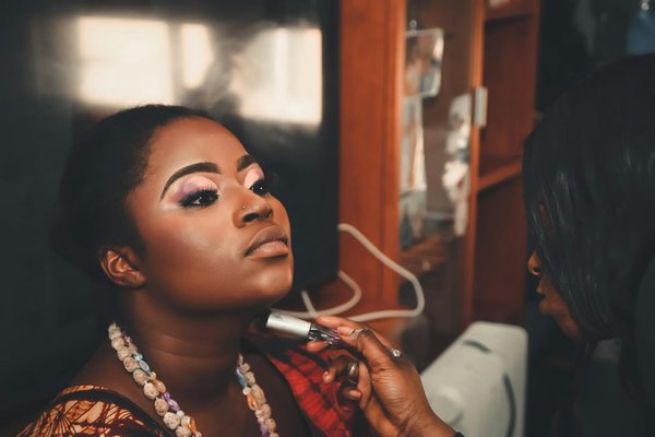 Coiffure à domicile : Quels sont les avantages d'un brushing réalisé chez vous ?